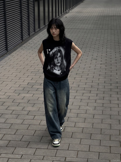 DAXUEN Sleeveless black knit vest with graphic design — model photo