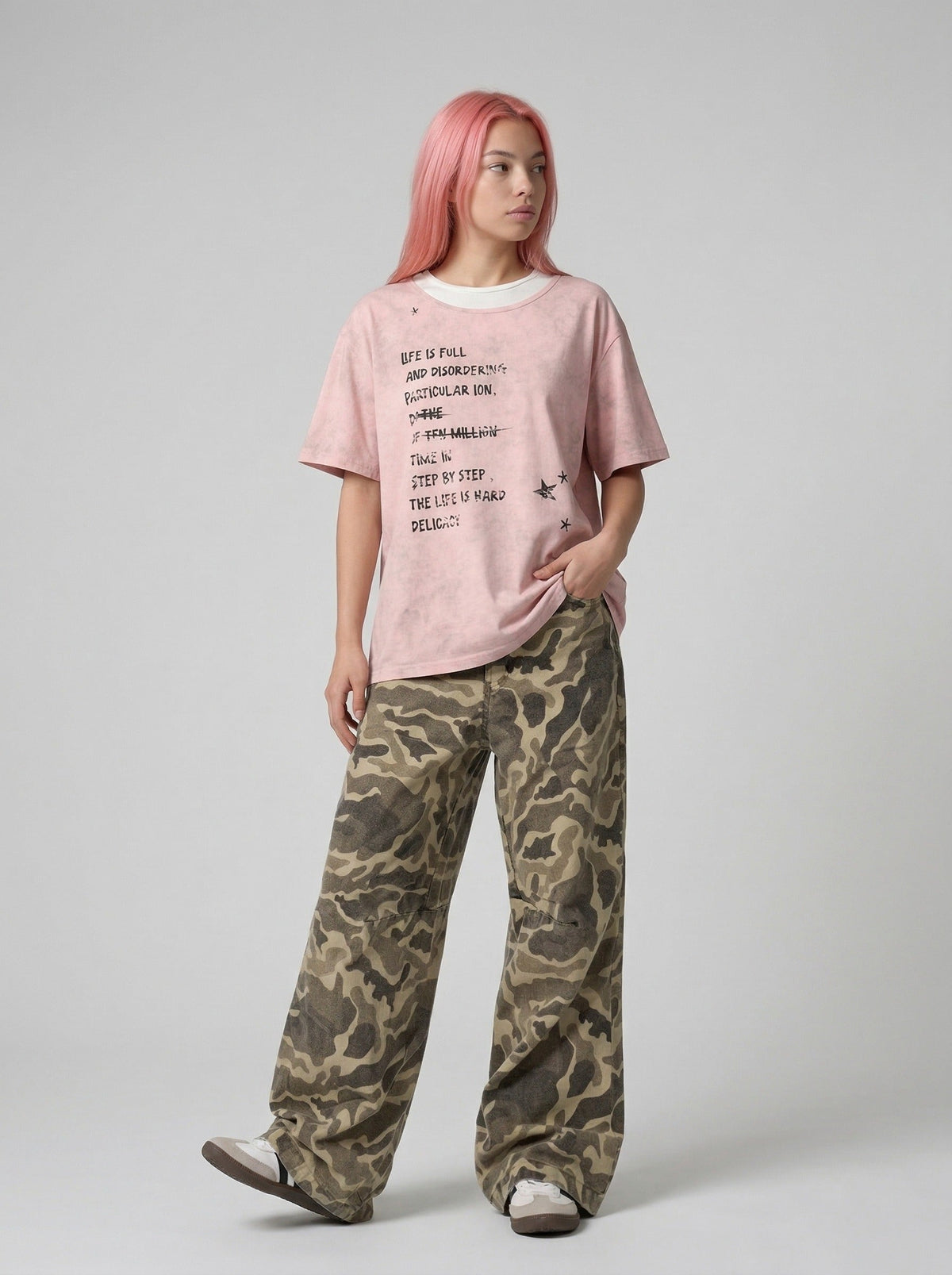 DAXUEN Distressed graphic short-sleeve t-shirt with star graphics — model photo