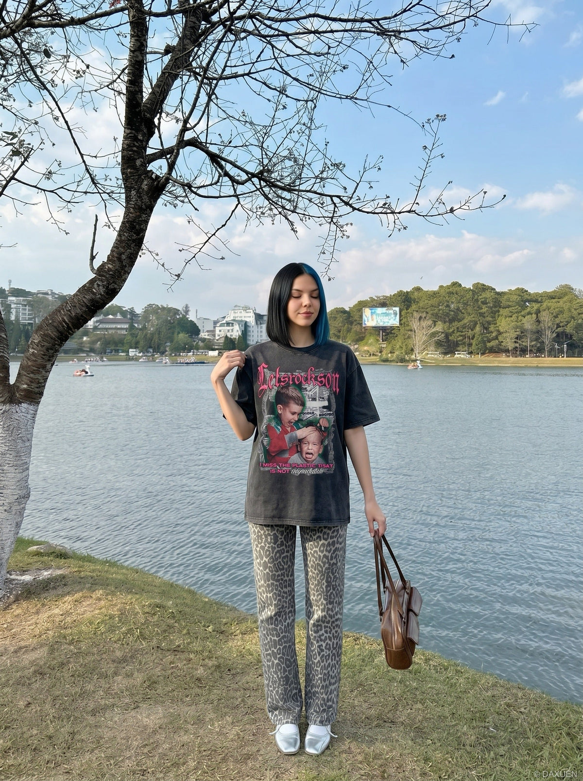 DAXUEN Distressed graphic short-sleeved T-shirt — model photo