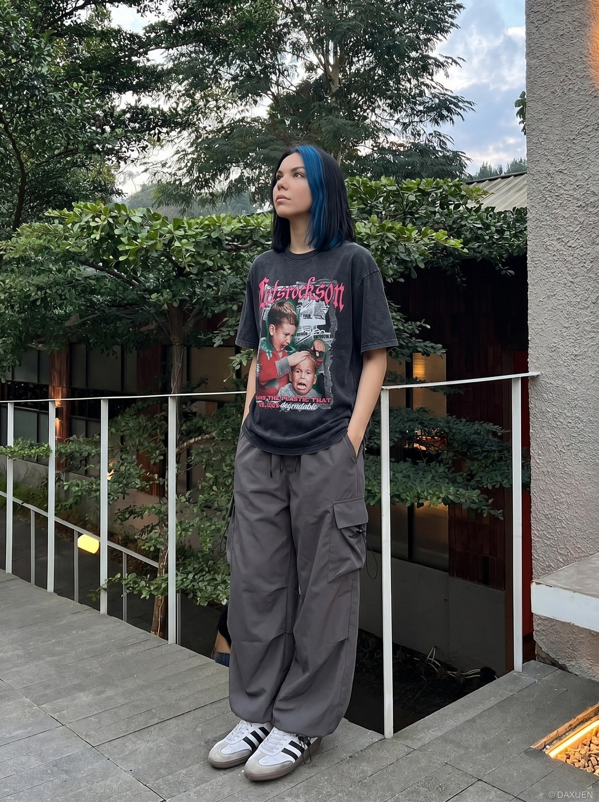 DAXUEN Distressed graphic short-sleeved T-shirt — model photo
