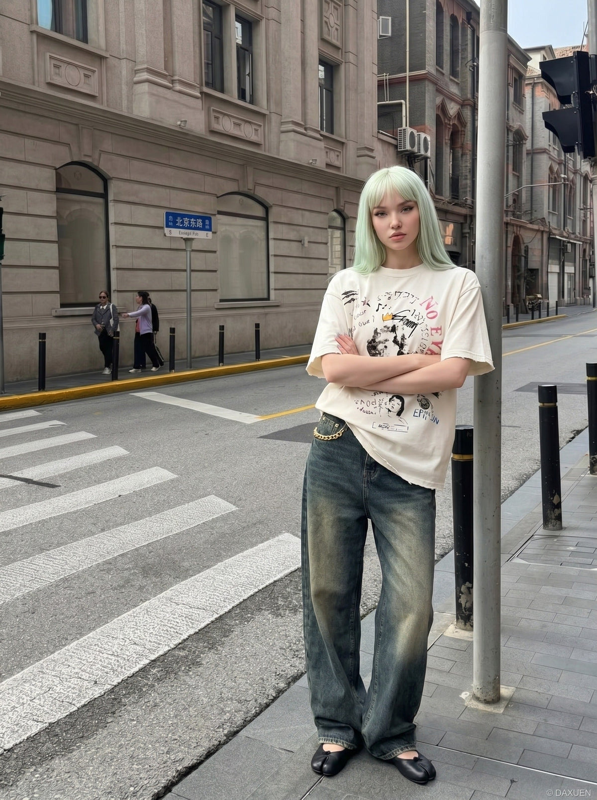 DAXUEN Distressed short-sleeved graphic T-shirt — model photo