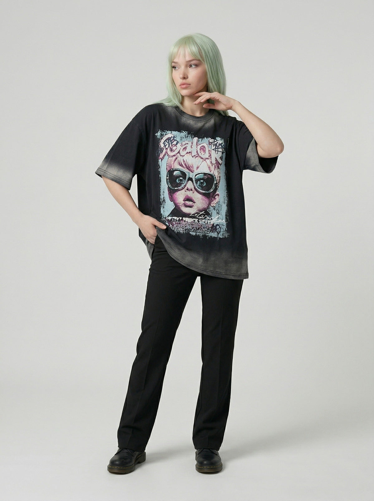 DAXUEN Distressed oversized short-sleeved graphic T-shirt — model photo