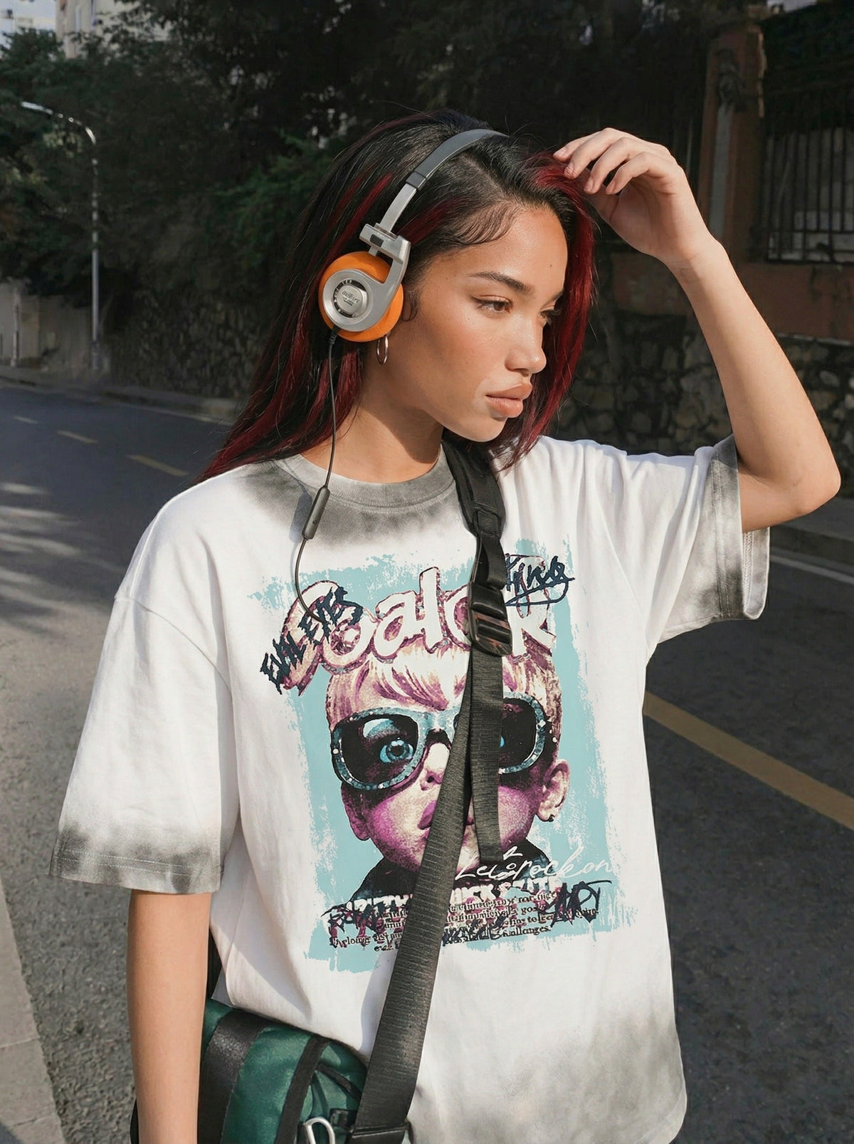 DAXUEN Distressed oversized short-sleeved graphic T-shirt — model photo