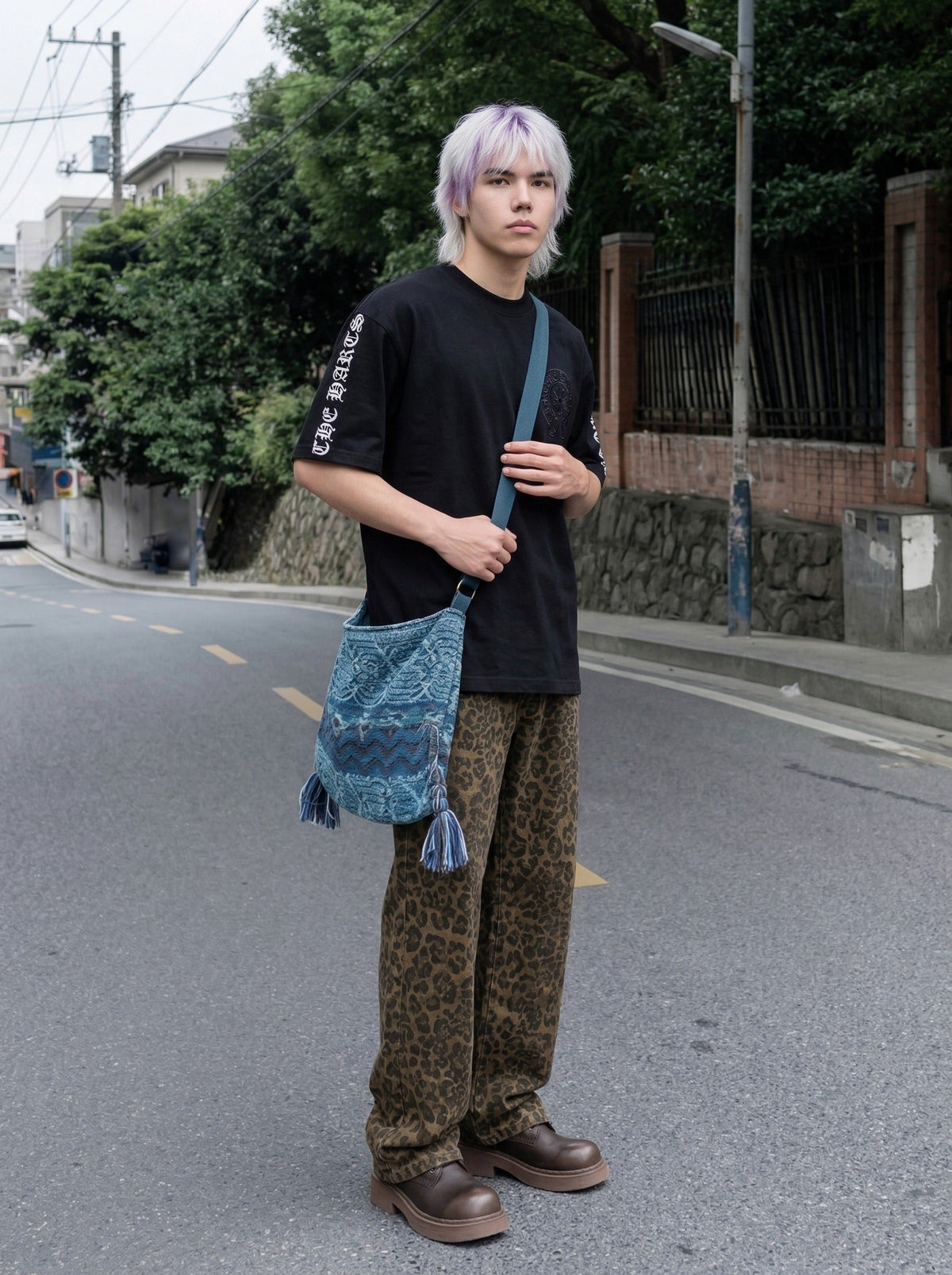 DAXUEN Distressed short-sleeved graphic t-shirt — model photo