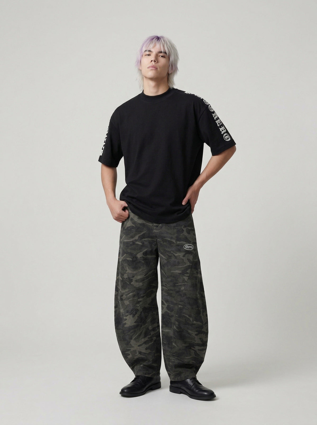 DAXUEN Distressed short-sleeved graphic t-shirt — model photo
