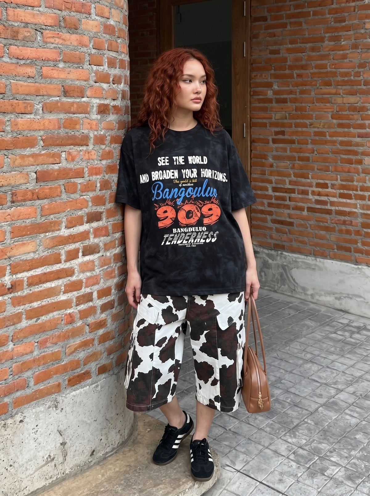 DAXUEN Oversized distressed graphic tie-dye short-sleeve T-shirt — model photo
