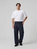 DAXUEN Men's short-sleeved loose fit t-shirt with distressed details — model photo