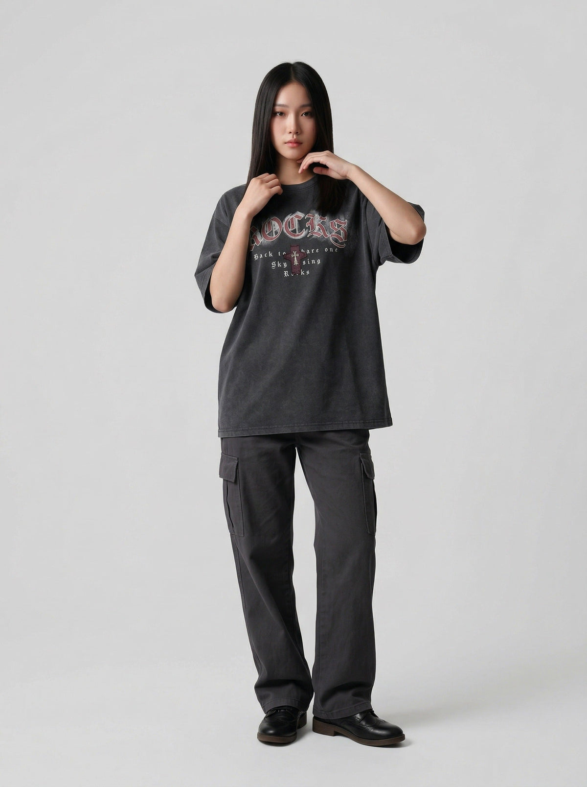 DAXUEN Distressed oversized short-sleeved t-shirt with graphics — model photo