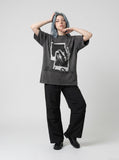 DAXUEN faded light grey oversized polaroid graphic t-shirt — model photo