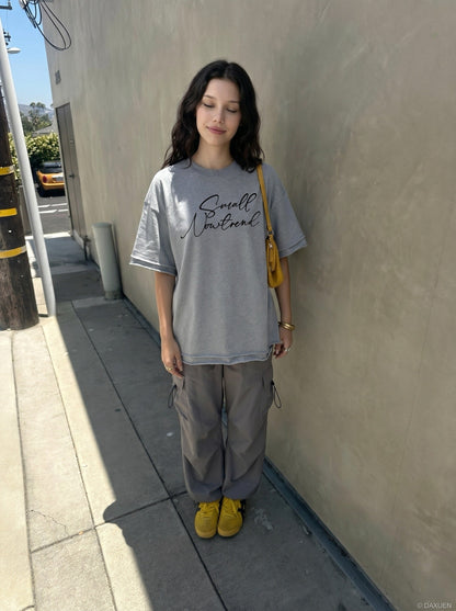 DAXUEN Oversized short-sleeved t-shirt with script print — model photo