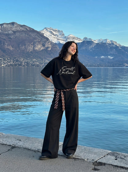 DAXUEN Oversized short-sleeved t-shirt with script print — model photo