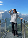 DAXUEN Oversized short-sleeved t-shirt with script print — model photo