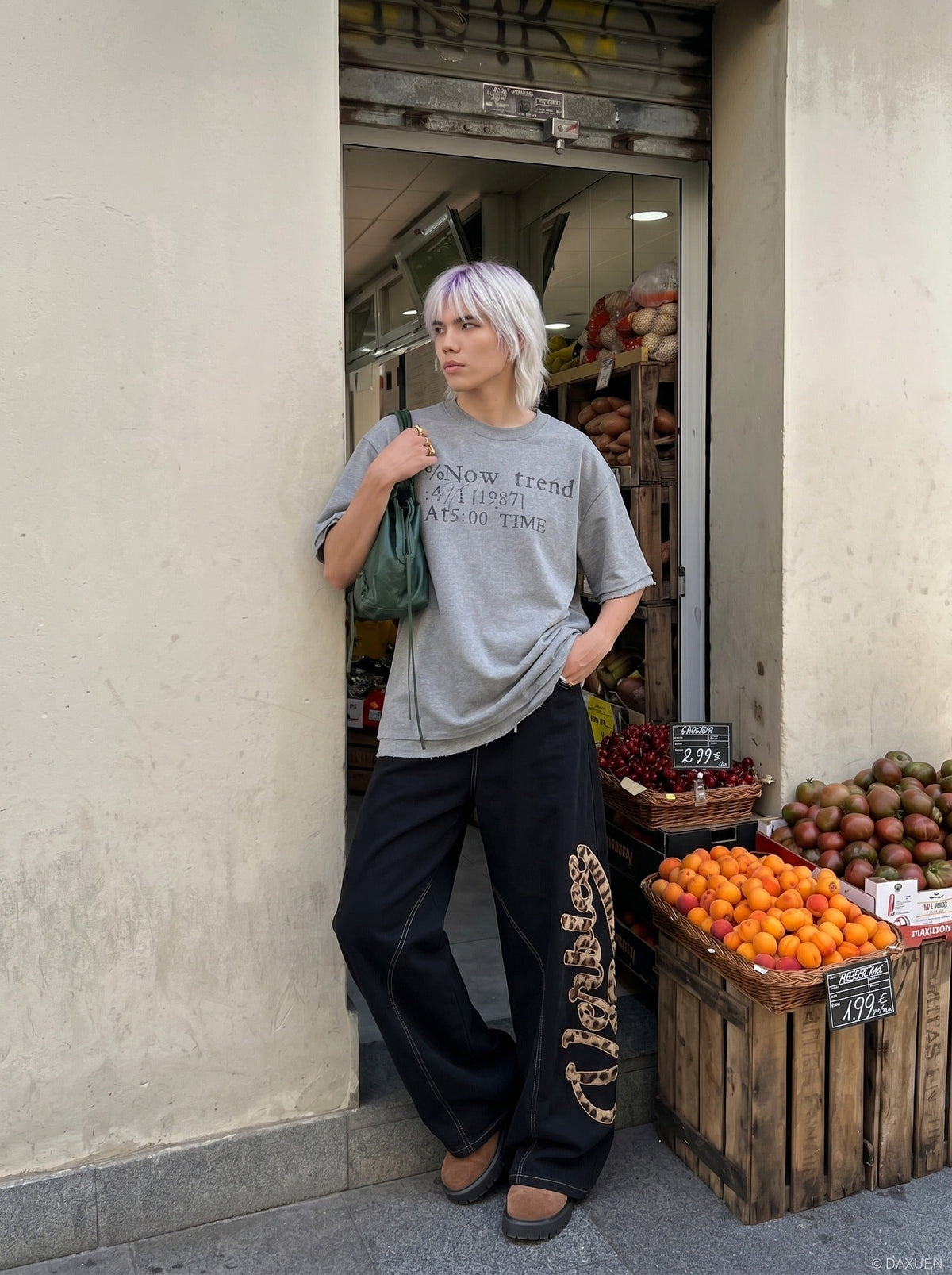 DAXUEN Distressed typewriter print short-sleeved T-shirt — model photo