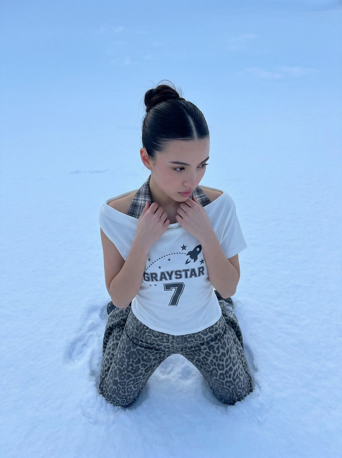 DAXUEN Draped asymmetrical women's t-shirt with graphic design — model photo