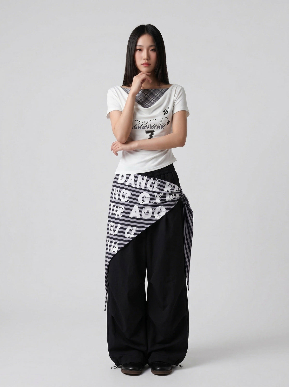 DAXUEN Draped asymmetrical women's t-shirt with graphic design — model photo
