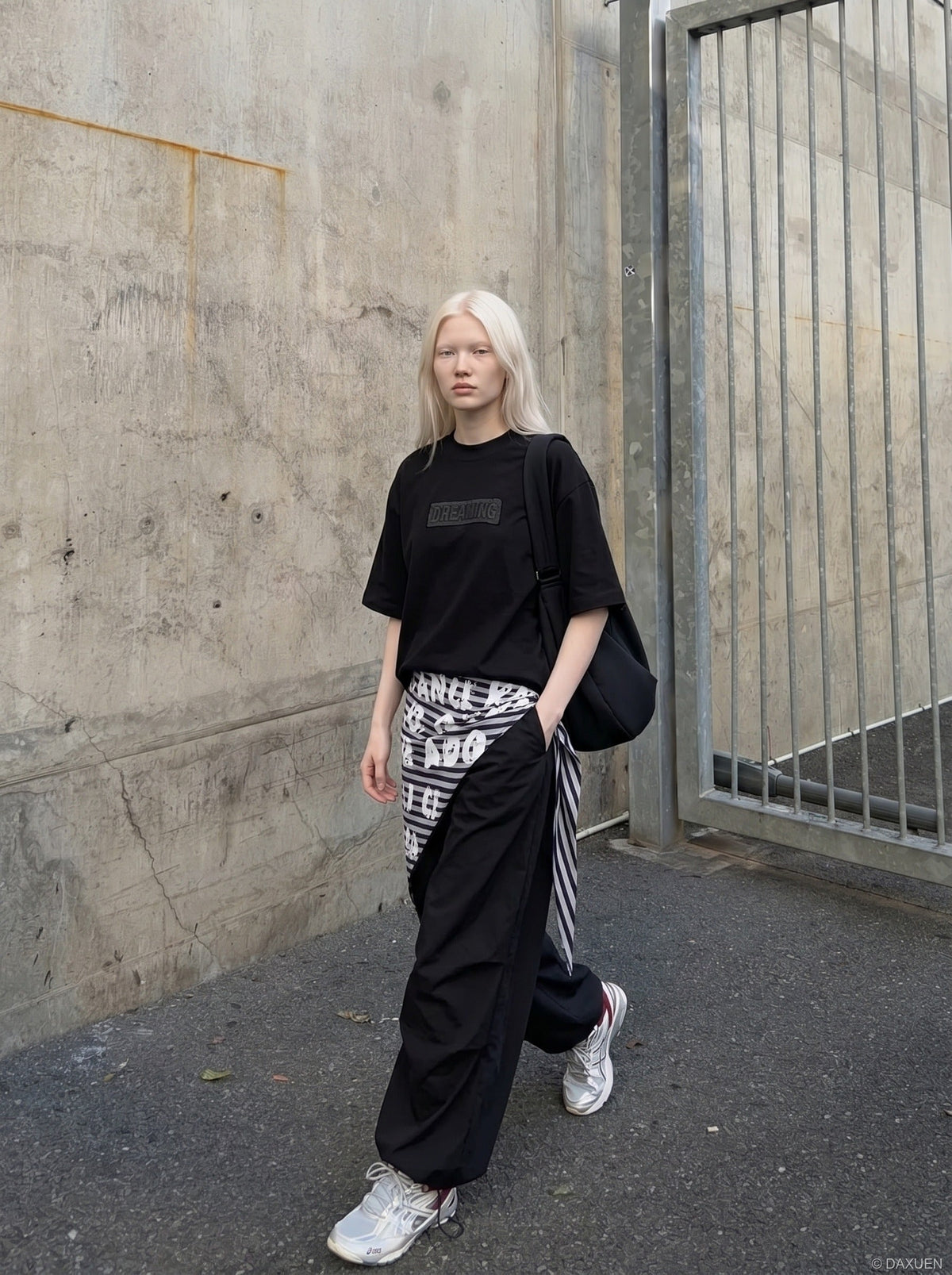 DAXUEN Relaxed fit short-sleeved t-shirt with graphic prints — model photo