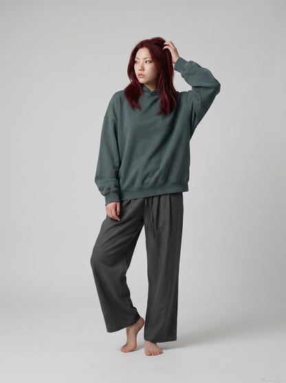 DAXUEN Oversized relaxed-fit hoodie with dropped shoulders — model photo