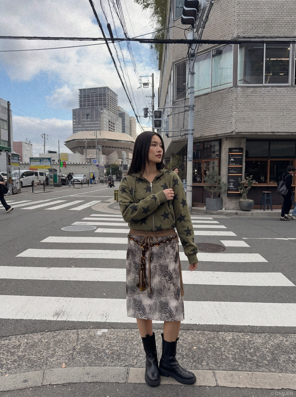 DAXUEN grey black white dynamic animal print wrap skirt — model photo