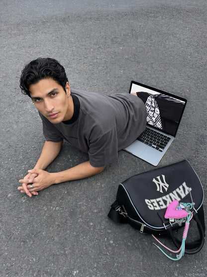 DAXUEN Relaxed-fit crew-neck t-shirt with bold text — model photo