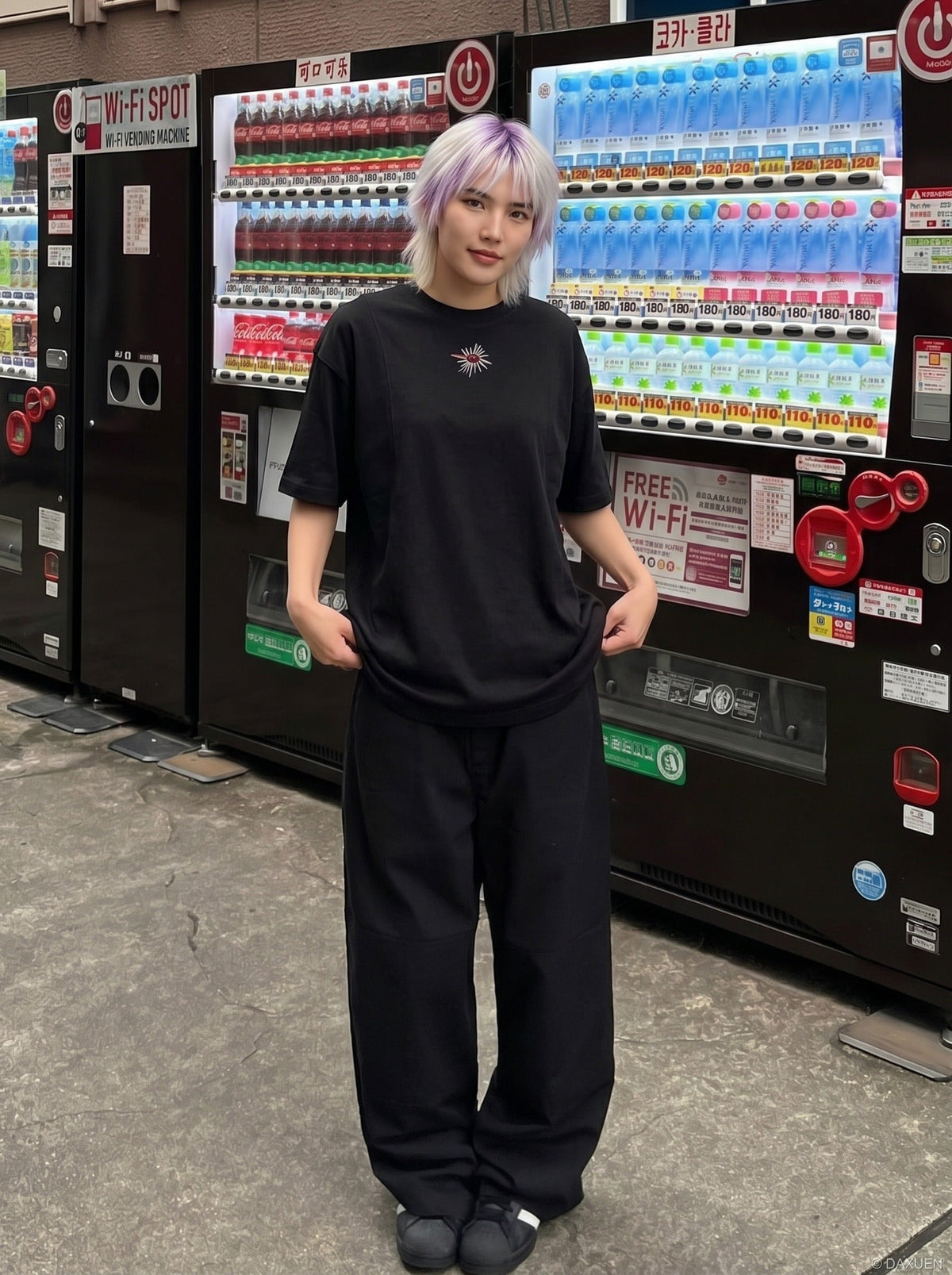 DAXUEN Oversized short-sleeved crew neck t-shirt — model photo