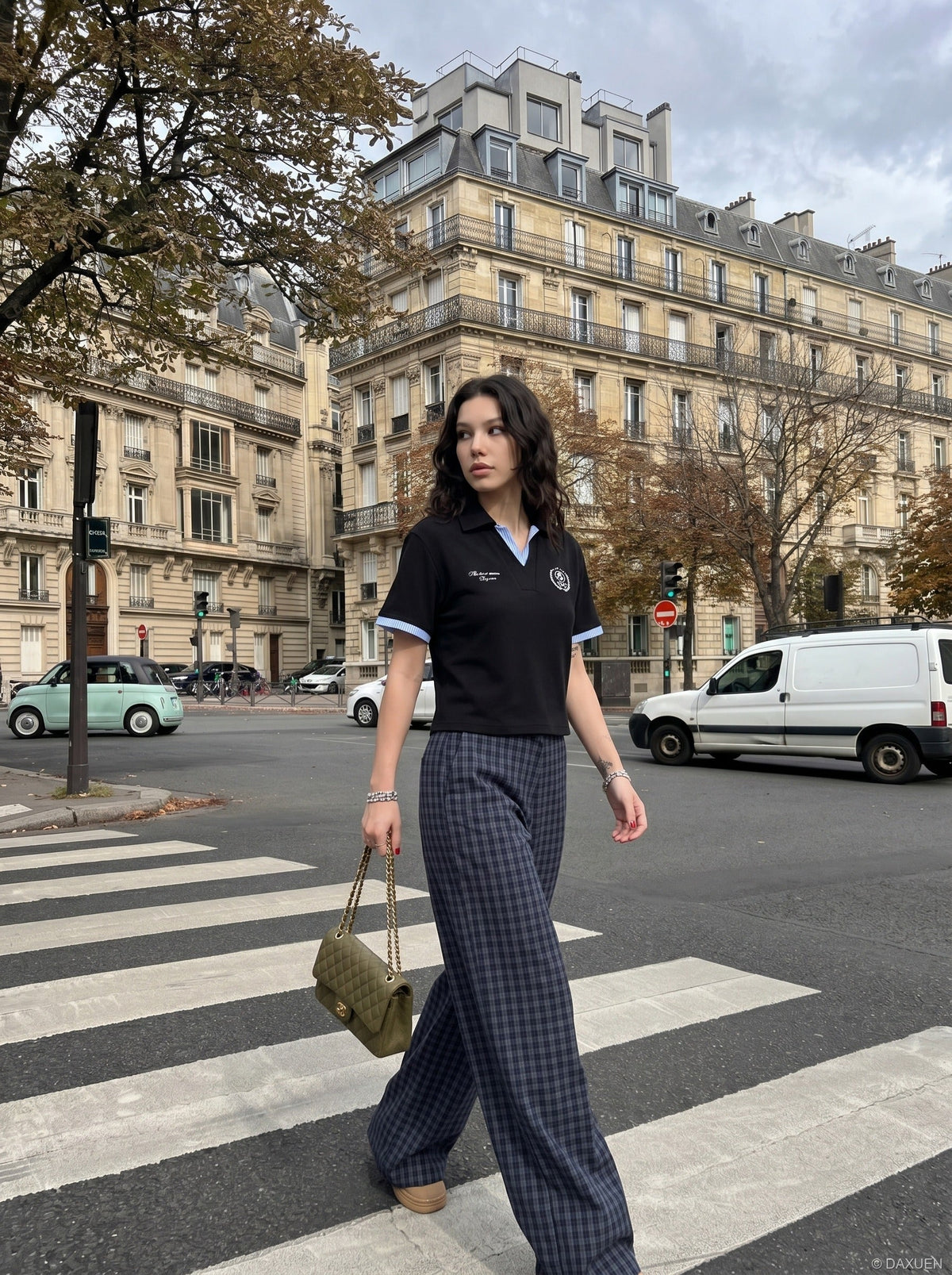 DAXUEN Short-sleeve polo shirt with striped details and embroidery — model photo