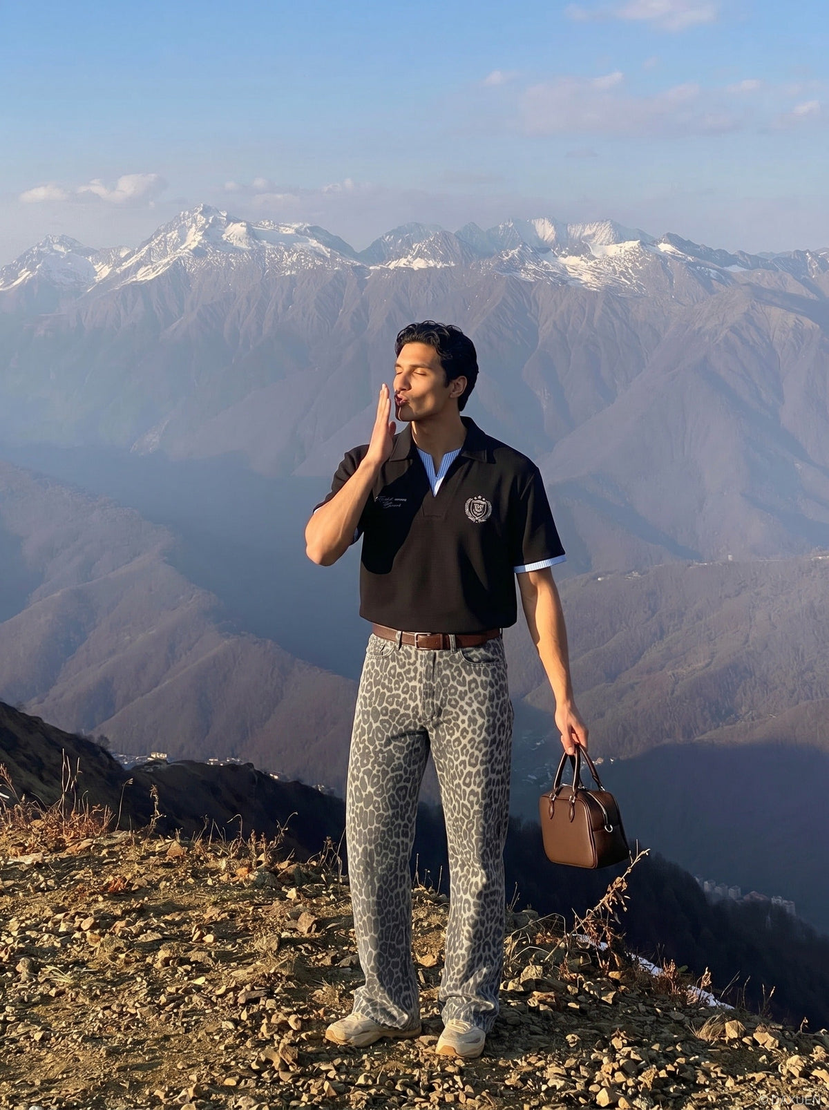 DAXUEN Short-sleeve polo shirt with striped details and embroidery — model photo