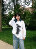 DAXUEN white oversized hands graphic tee — model photo