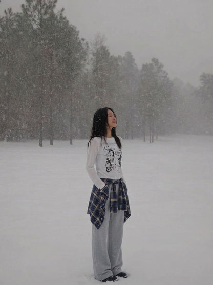DAXUEN Graphic long sleeve t-shirt with text and designs — model photo
