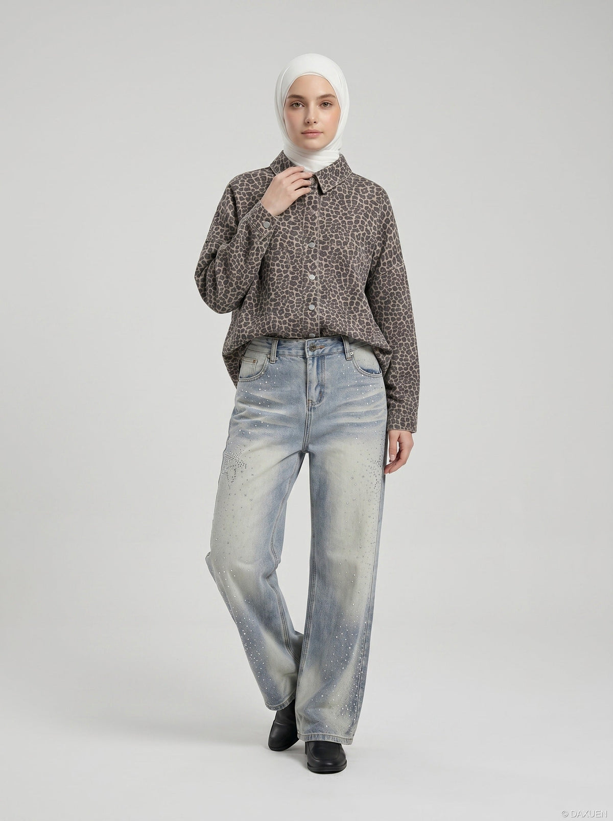DAXUEN Light blue wide-leg denim jeans with studs — model photo
