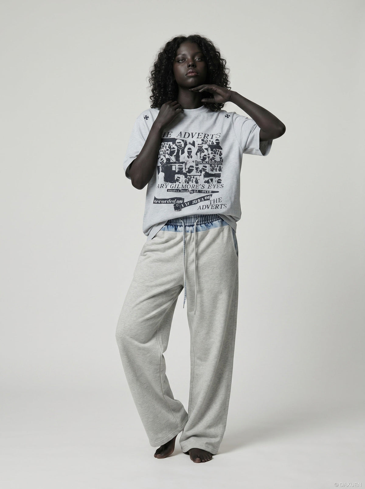 DAXUEN Faded graphic T-shirt with headshot collage print — model photo