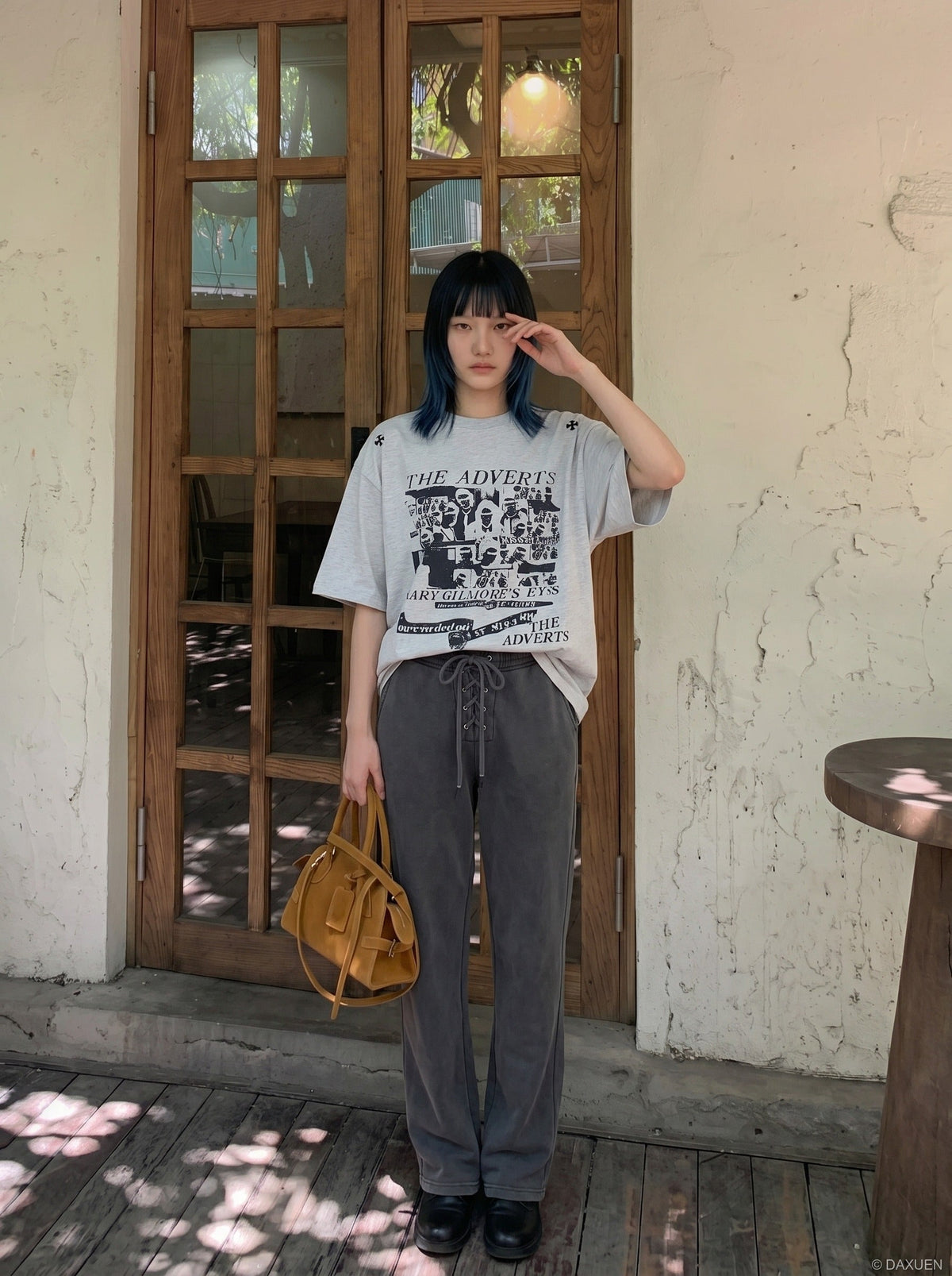 DAXUEN Faded graphic T-shirt with headshot collage print — model photo