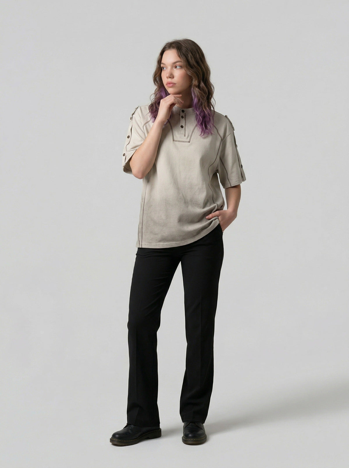 DAXUEN Men's short-sleeved Henley top with a faded effect — model photo