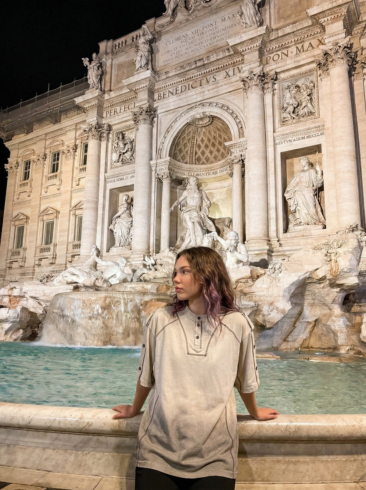 DAXUEN Men's short-sleeved Henley top with a faded effect — model photo