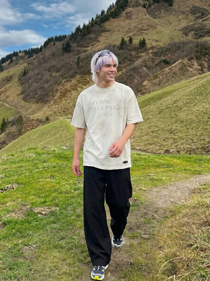 DAXUEN Faded text graphic short-sleeved T-shirt — model photo