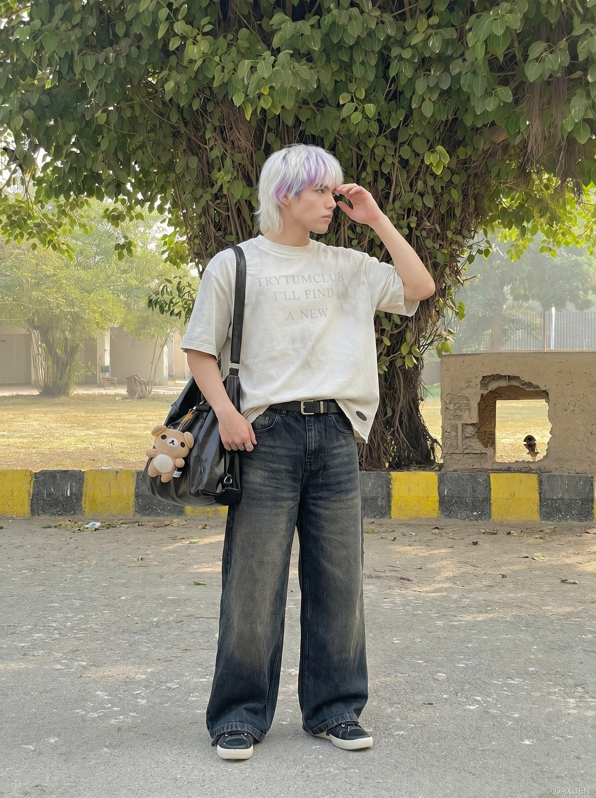 DAXUEN Faded text graphic short-sleeved T-shirt — model photo