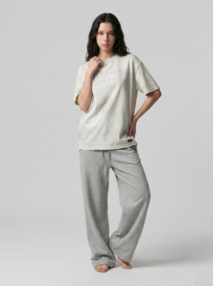 DAXUEN Faded text graphic short-sleeved T-shirt — model photo