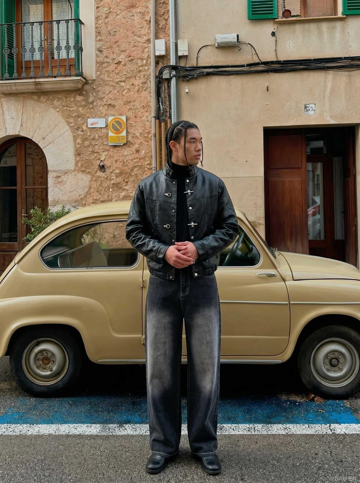 DAXUEN Faded wide-leg denim trousers with contrasting stitching — model photo