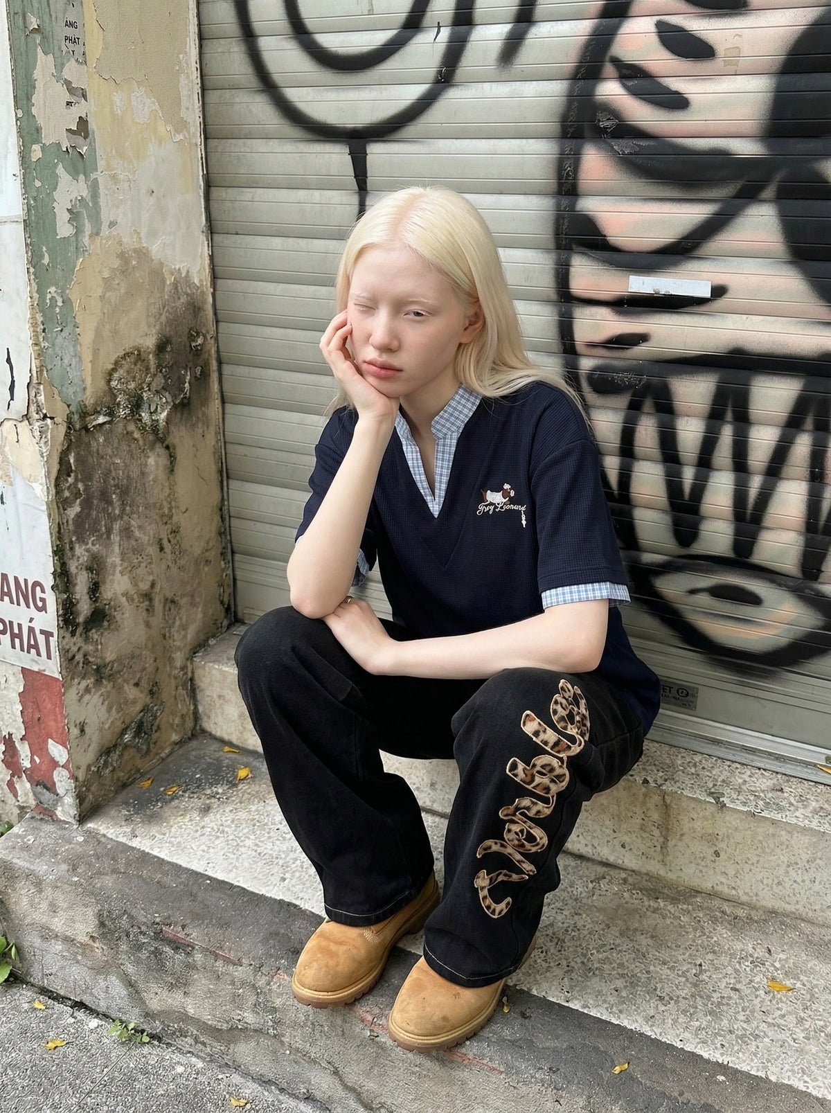 DAXUEN Faux-layered short-sleeved T-shirt with cartoon dog embroidery — model photo
