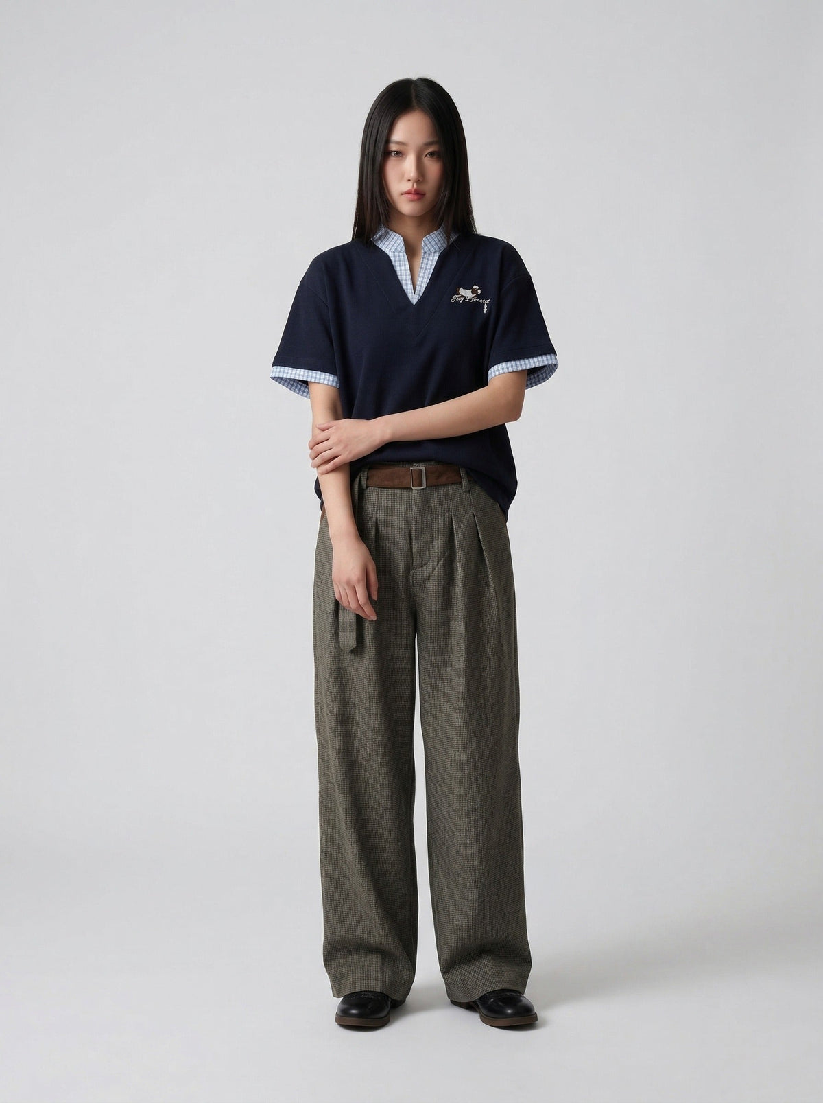 DAXUEN Faux-layered short-sleeved T-shirt with cartoon dog embroidery — model photo