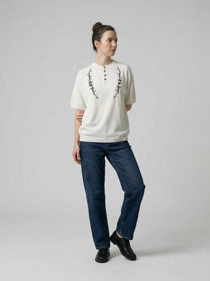 DAXUEN Floral embroidered short-sleeved knitted polo shirt — model photo
