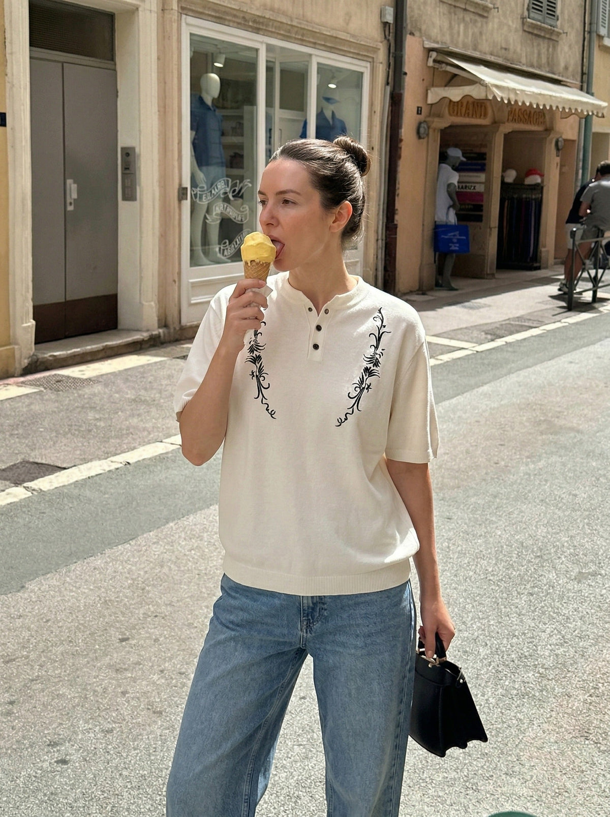 DAXUEN Floral embroidered short-sleeved knitted polo shirt — model photo