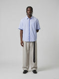 DAXUEN Men's short-sleeved button-up shirt with stripes — model photo