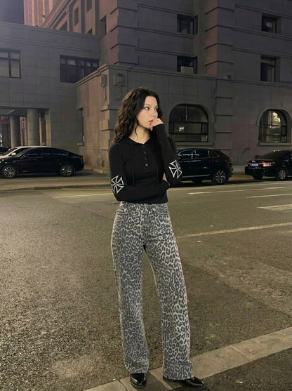 DAXUEN Long sleeve hooded top with geometric graphics — model photo