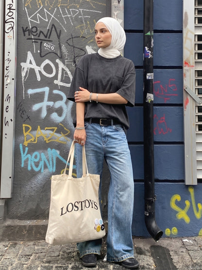 DAXUEN Oversized short-sleeved t-shirt with geometric graphic — model photo