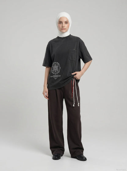DAXUEN Oversized short-sleeved t-shirt with geometric graphic — model photo