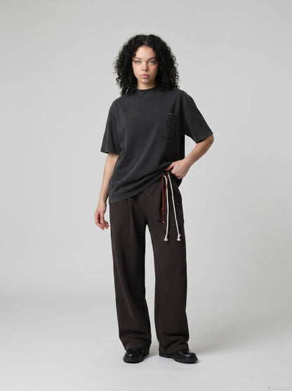 DAXUEN Oversized short-sleeved t-shirt with geometric graphic — model photo