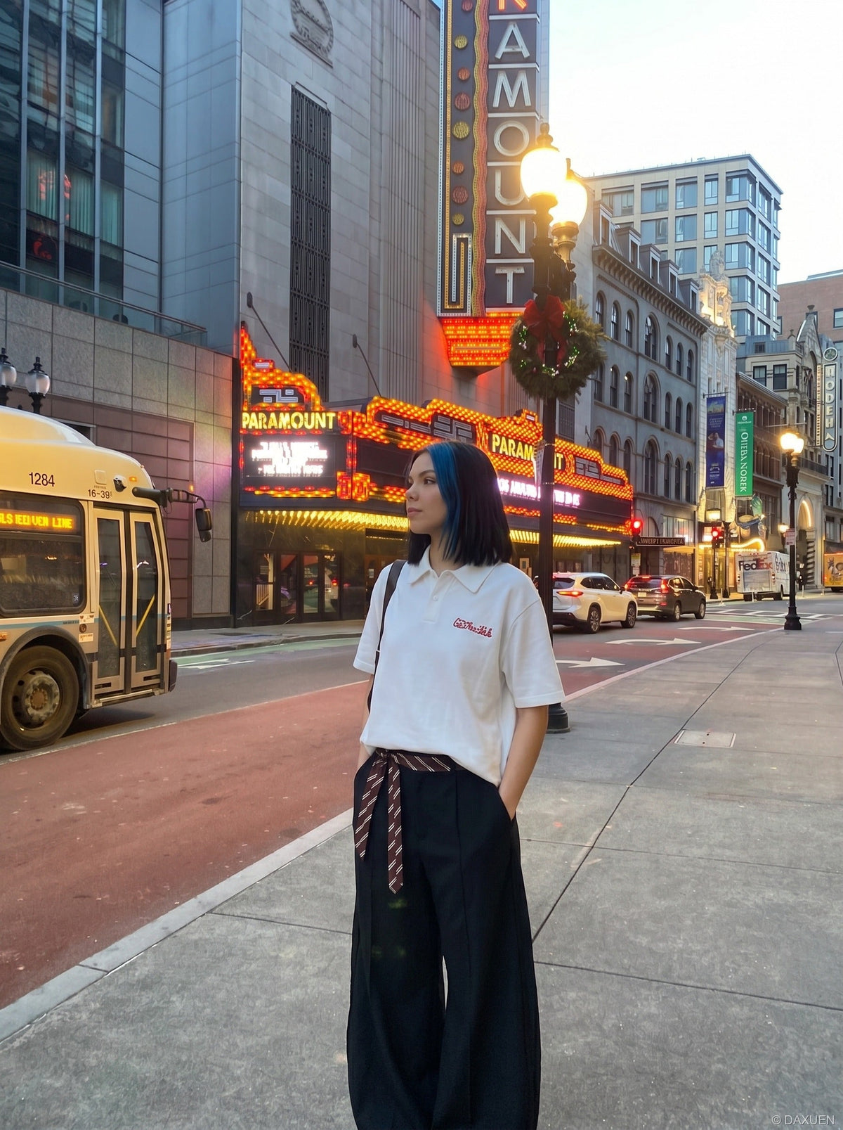 DAXUEN Short-sleeved loose-fitting polo shirt with embroidery — model photo