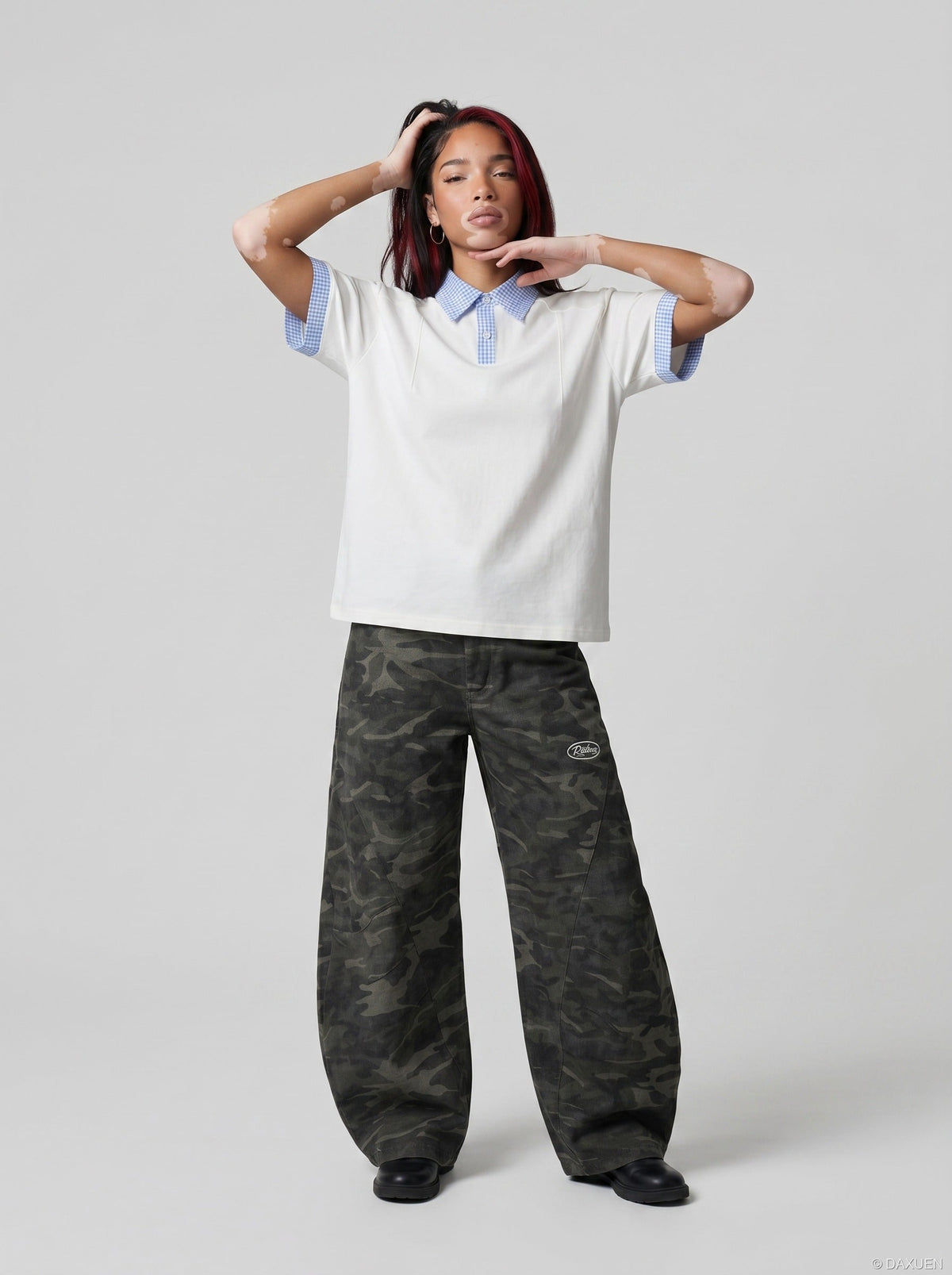 DAXUEN Short-sleeved polo shirt with gingham collar and cuffs — model photo