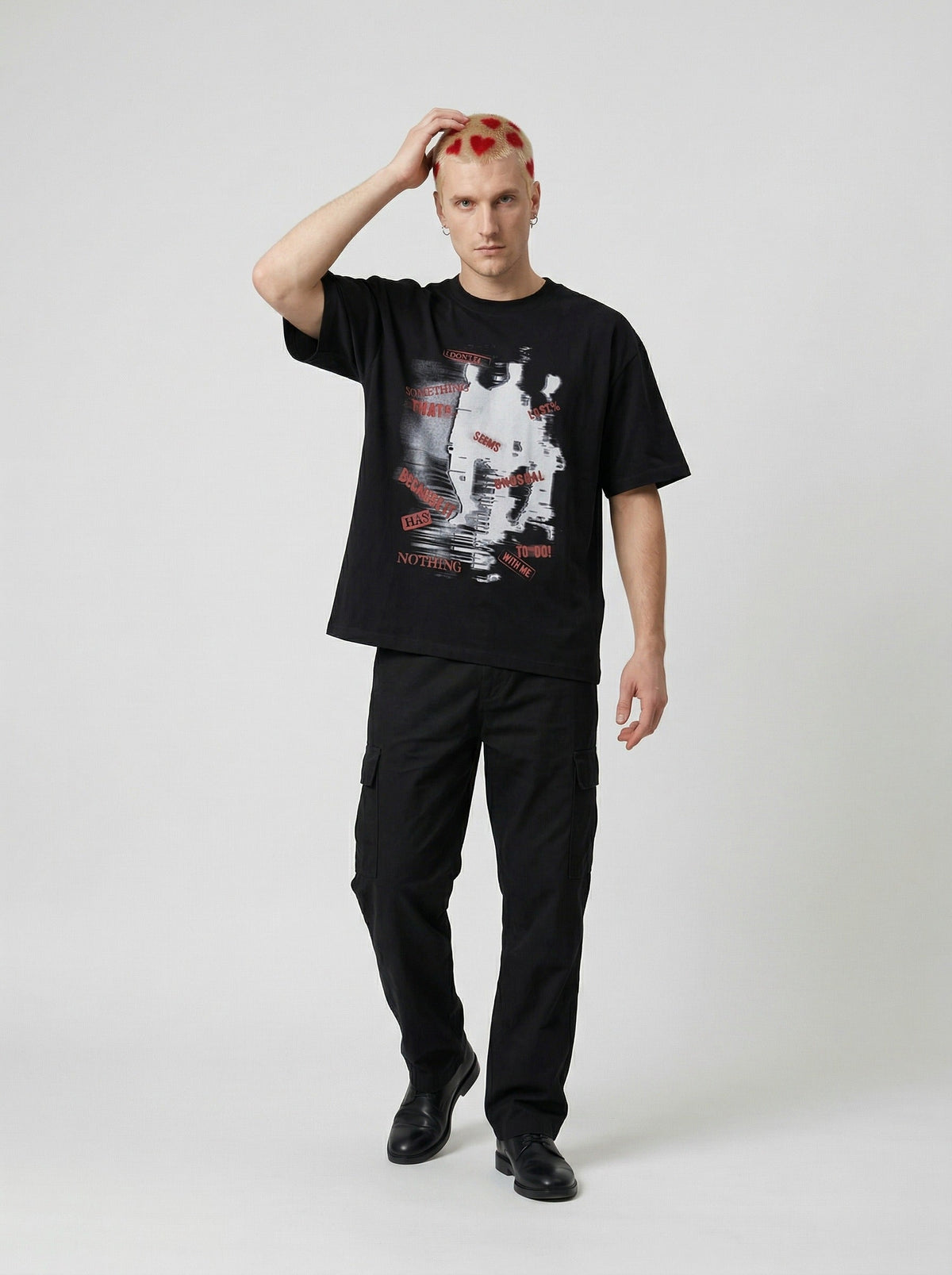 DAXUEN Relaxed-fit crew neck T-shirt with distressed graphic print — model photo
