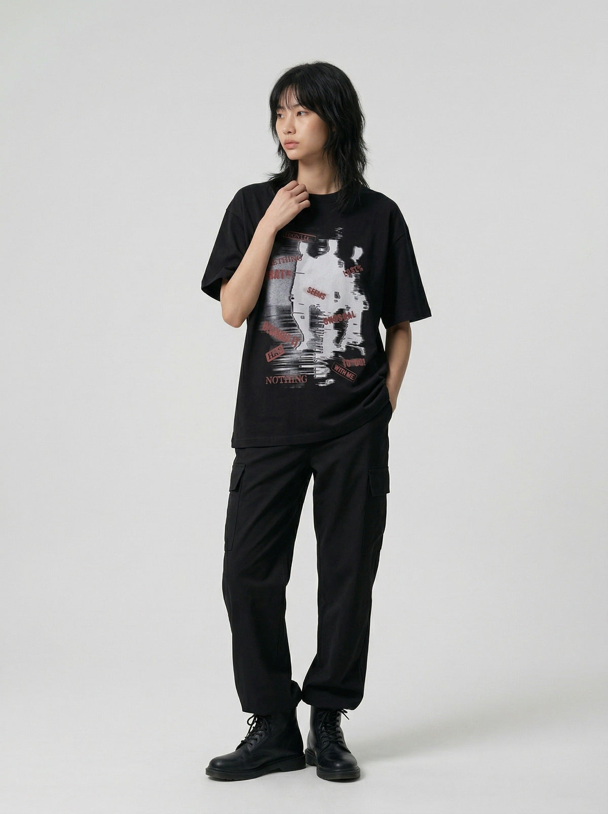 DAXUEN Relaxed-fit crew neck T-shirt with distressed graphic print — model photo